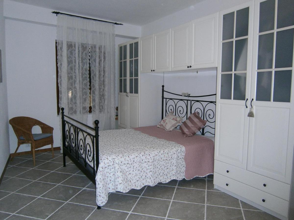 B&B Pietre Antiche Vezzi Portio Exteriér fotografie